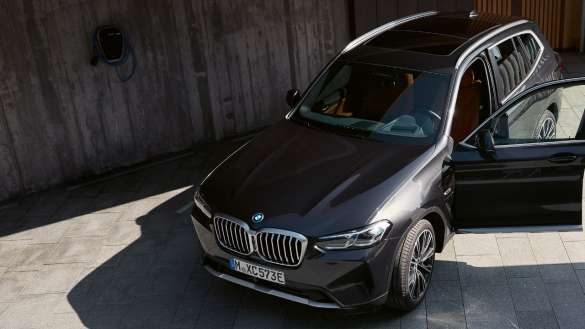 Plug-in-Hybridtechnologie BMW X3 xDrive30e G01 Sophistograu Dreiviertel-Frontansicht 2021
